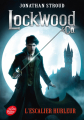 Couverture Lockwood & co., tome 1 : L'escalier hurleur / Agence Lockwood & Co : Chasseurs de fantômes, tome 1 : Le manoir de Combe Carey Editions Le Livre de Poche 2016