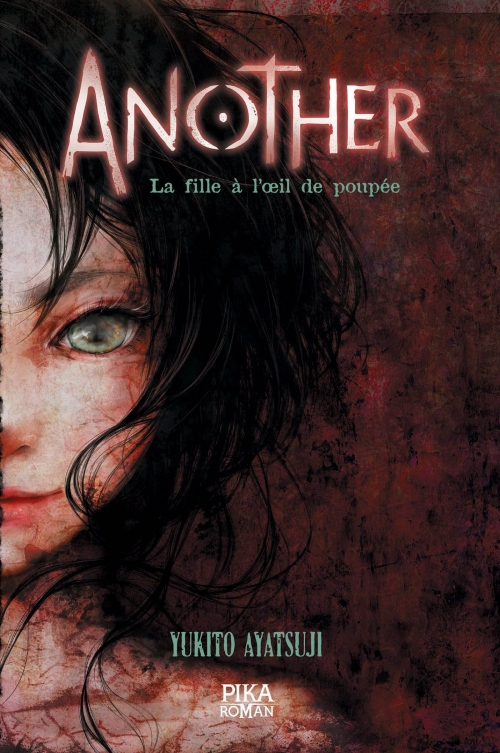 Couverture Another (roman), tome 2 : La fille à l'oeil de poupée