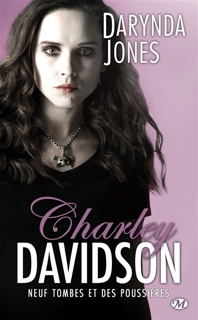 Couverture Charley Davidson, tome 09 : Neuf tombes et des poussiÃƒÂ¨res