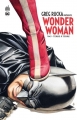 Couverture Greg Rucka présente Wonder Woman, tome 1 : Terre à terre Editions Urban Comics (DC Signatures) 2017