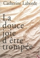 Couverture La douce joie d'être trompée Editions Anne Carrière 2007