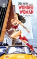 Couverture Greg Rucka présente Wonder Woman, tome 2 : Les Yeux de la Gorgone Editions Urban Comics (DC Signatures) 2017