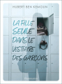 Couverture La fille seule dans le vestiaire des garçons Editions Flammarion 2020