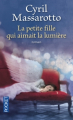 Couverture La petite fille qui aimait la lumière Editions Pocket 2012