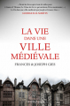 Couverture La Vie dans une ville médiévale Editions Les Belles Lettres 2019