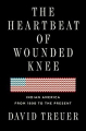 Couverture Notre cœur bat à Wounded Knee : L'Amérique indienne de 1890 à nos jours Editions Riverhead Books 2019