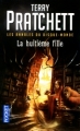 Couverture Les Annales du Disque-Monde, tome 03 : La Huitième Fille Editions Pocket 2011