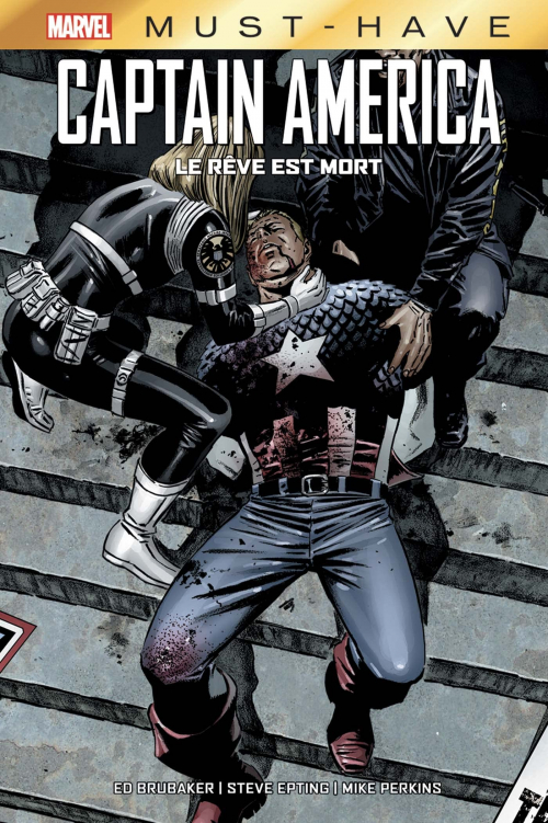 Couverture Captain America, deluxe, tome 4 : Le rêve est mort