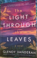 Couverture The light through the leaves Editions Lake Union Publishing 2021