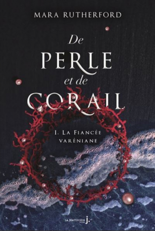 Couverture du roman De perle et de corail , tome 1 : la fiancée varéniane de Mara Rutherford : une couronne de corail en vue aérienne sur une plage