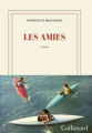 Couverture Les amies Editions Gallimard  (Blanche) 2023