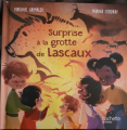 Couverture Surprise à la grotte de Lascaux Editions Hachette (Jeunesse) 2023