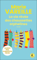 Couverture La vie rêvée des chaussettes orphelines Editions Charleston (Poche) 2024