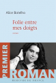 Couverture Folie entre mes doigts Editions Mercure de France (Bleue) 2025